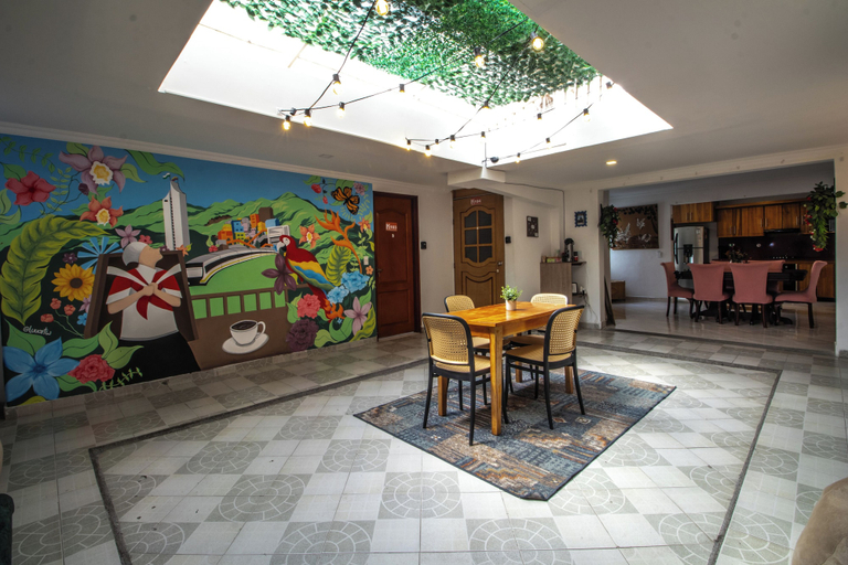 Dining 5, Kaobba Hostal, Medellín