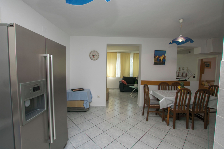Others 5, Apartments Neno, Primošten