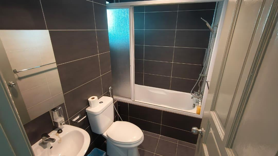 Bathroom 3, Kampung Jawa Apartments, Kinta