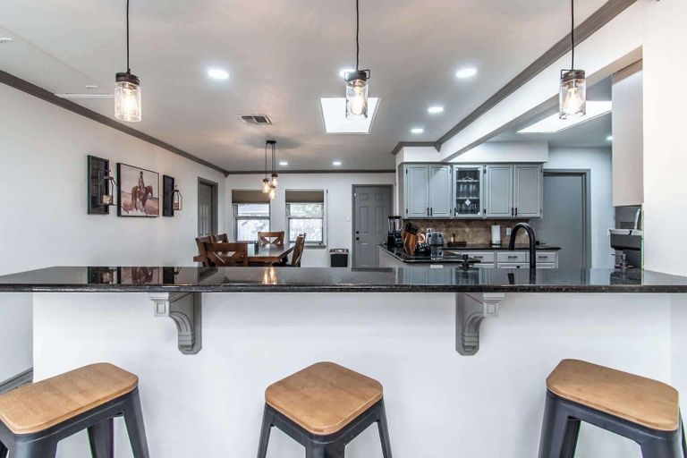 Private kitchen 5, Ocean Dr Sleeps 19 With Hot Tub & Game Room, Nueces