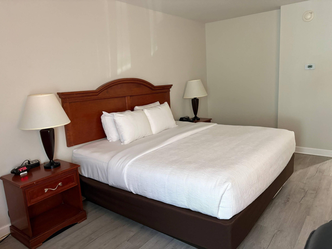 Bedroom 3, Quality Inn Edison-New Brunswick, Middlesex