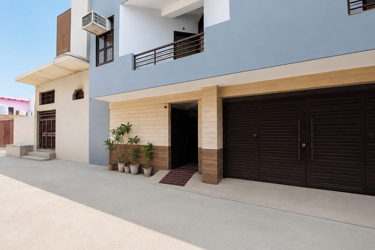 Property entrance, Via Chahal, Delhi