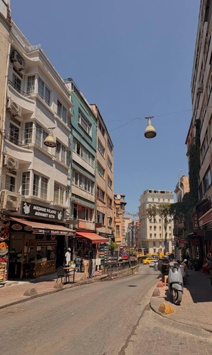 3, Apartment Close to Metro in Taksim, Beyoğlu