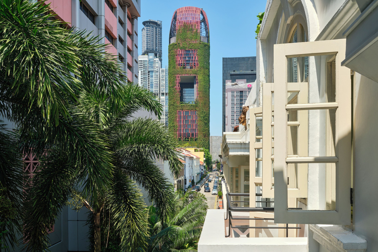 Exterior & Views