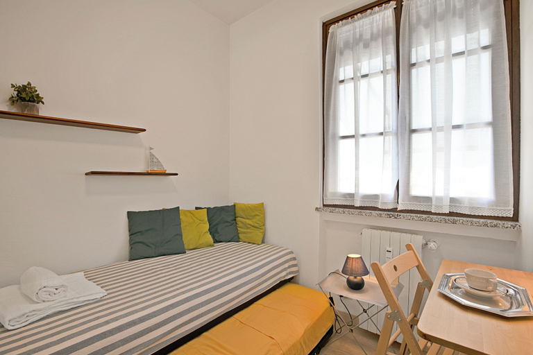 Room 3, Elizabeth House-100m Lake & Priv.parking, Brescia