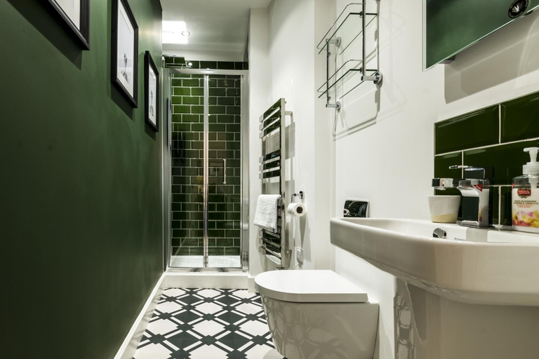 Bathroom 4, Fishermans Catch 2 Bedroom L. Apartment, Pembrokeshire