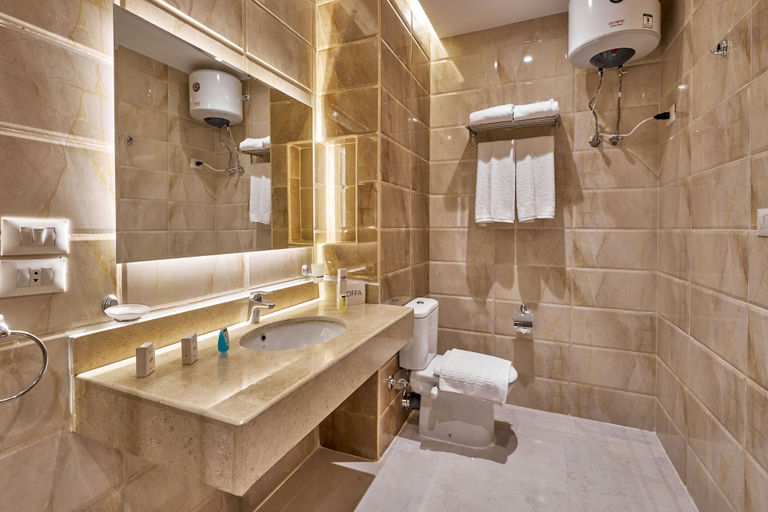Bathroom 2, PALMERAS PYRAMIDS HOTEL, Giza