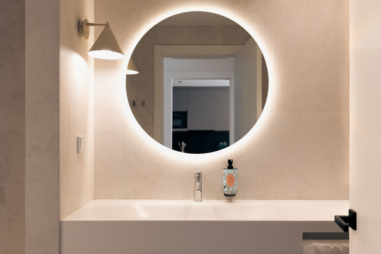 Bathroom 4, Can Milà Apartments, Barcelona