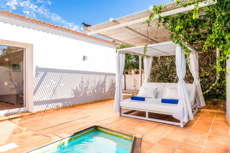 Others 3, Villa Raquel Bosch, Baleares