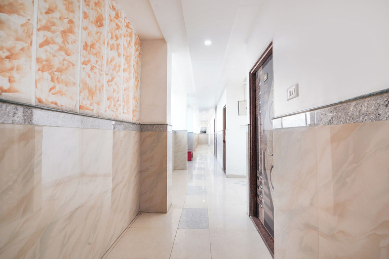 Lobby 5, FabHotel Prakash & Sons, Hoshangabad Rd, Bhopal