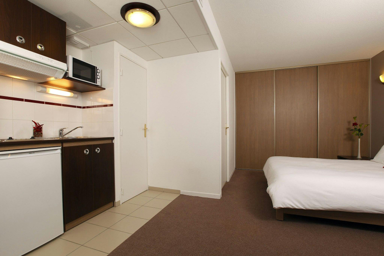 Bedroom 2, Appart'City Confort Pau Centre, Pyrénées-Atlantiques