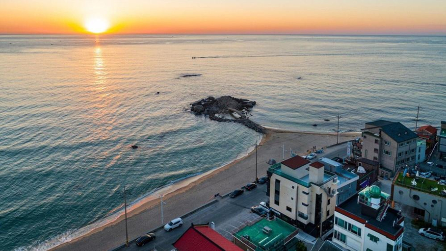 Exterior & Views 1, Gangneung Dolgorae Spa Pension, Gangneung