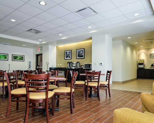 Food & Drinks 5, Sleep Inn & Suites Fort Scott, Bourbon