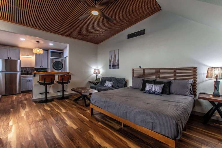 Room 2, Luxury on Ocean Drive - Sleeps 28, Nueces