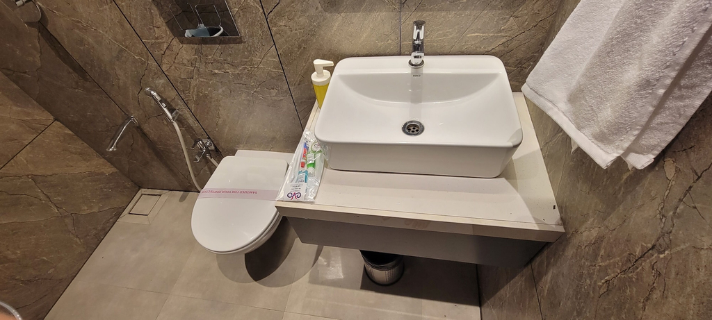 Bathroom 4, Evo Farmstay, Raigarh