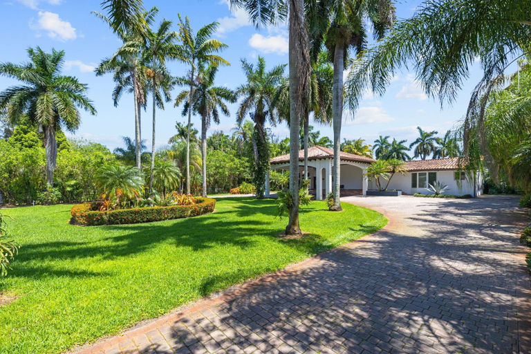 Front of property 5, Sultan Villa - Tennis • CT Pool • BBQ, Miami-Dade