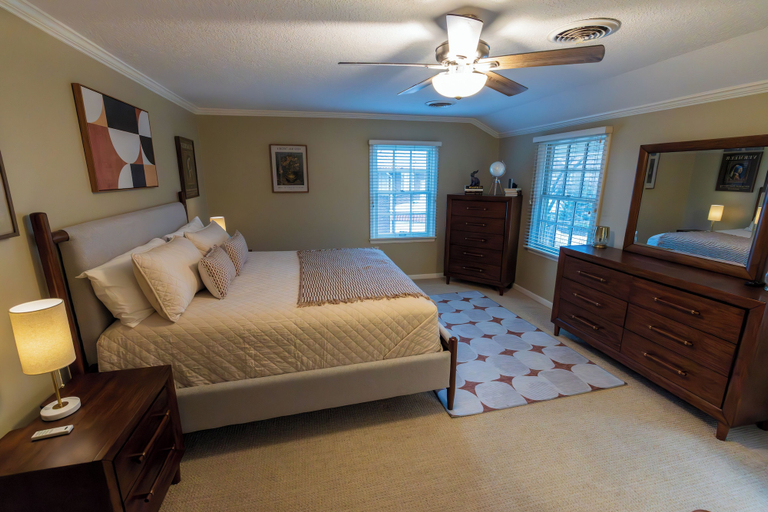 Room 2, The Cunningham, Saline