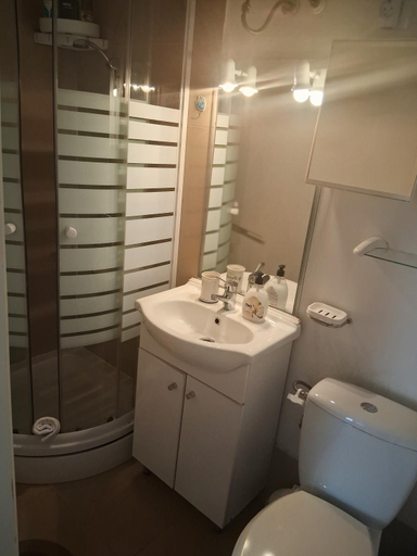 Bathroom 2, Sobe Pegla, Zadar