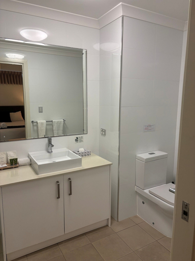 Bathroom 4, Bunbury Seaview Apartments, Bunbury