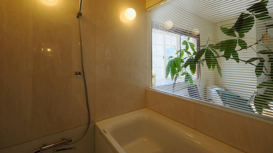 Bathroom, Petit Hotel Grandvert, Itō