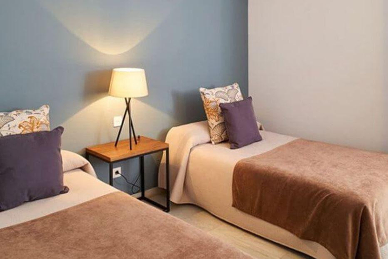 Bedroom 2, Benabola Hotel & Suites, Málaga