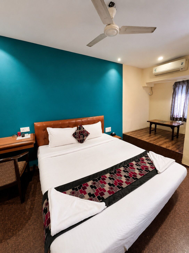 Room 2, Glitz Hotel Jayshree - Nr Mumbai Airport, Mumbai Suburban