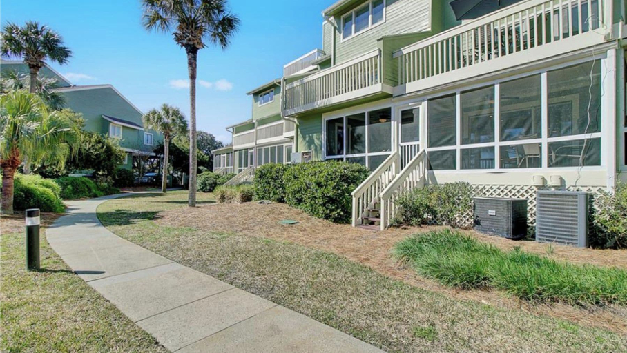 Interior 2, 7C Mariners Walk by Avantstay Beautiful Porch, Easy Access to Pool + Beach, Charleston