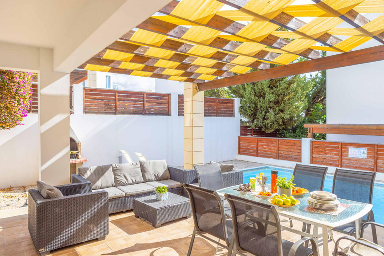 Others 2, Villa Ana Coral