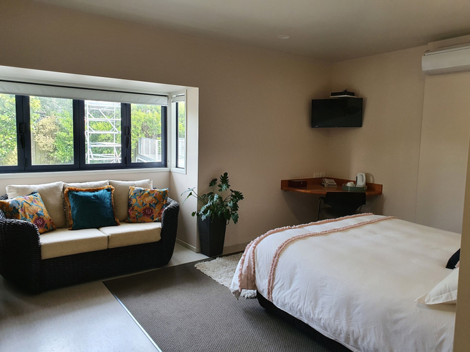 Bedroom 2, Headlands Hotel, South Taranaki