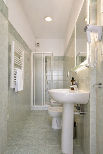 Bathroom 5, b&b Maricla', Verona