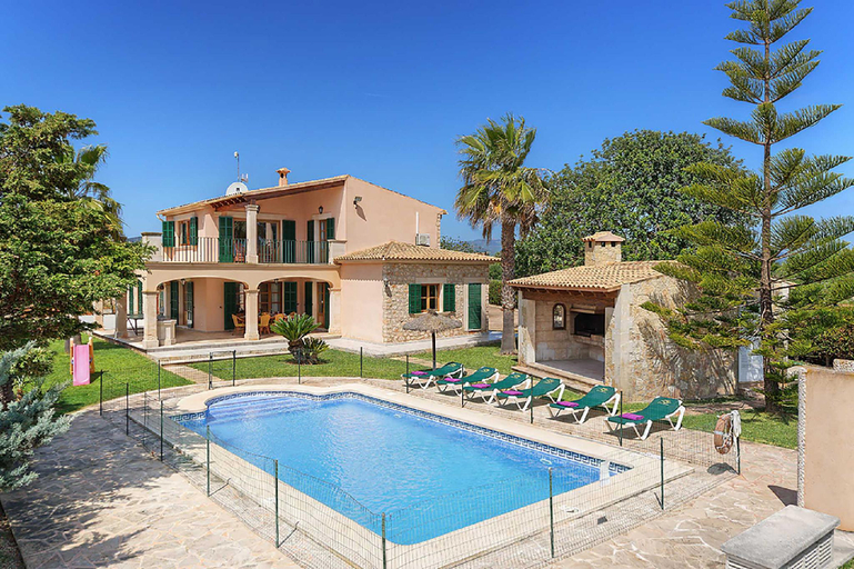 Others 3, Villa Deu Quarterades, Baleares