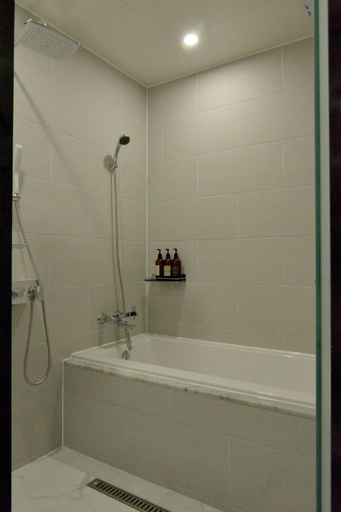 Bathroom 5, Masan Yangdeok Brown Dot, Masan