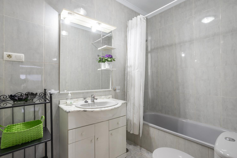 Bathroom, Casa Haza Rila - Piscina y Wifi, Málaga