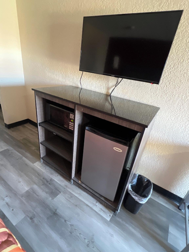Others 5, CourtesyStay, Tarrant