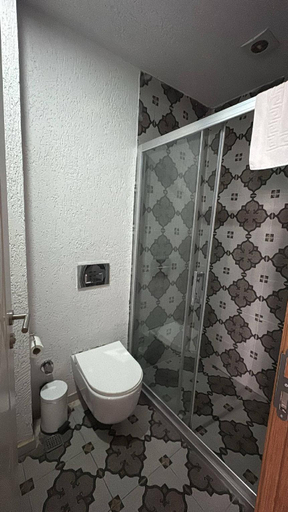 Bathroom 5, Apartment Close to Metro in Taksim, Beyoğlu
