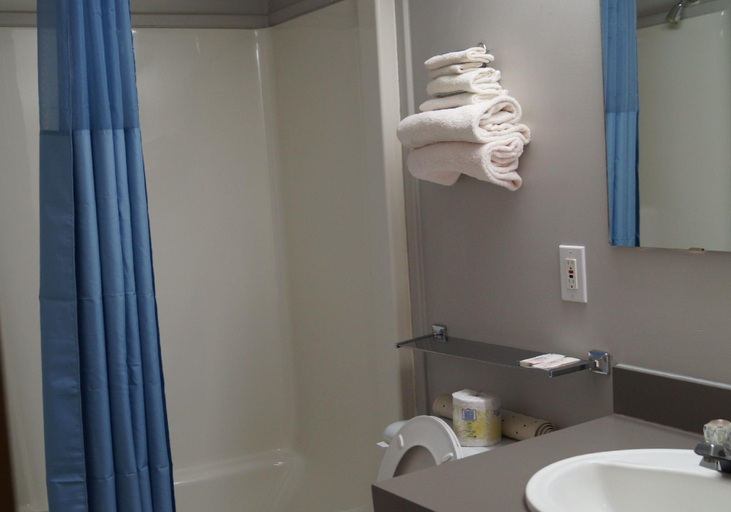 Bathroom, Riverside Inn, Division No. 17