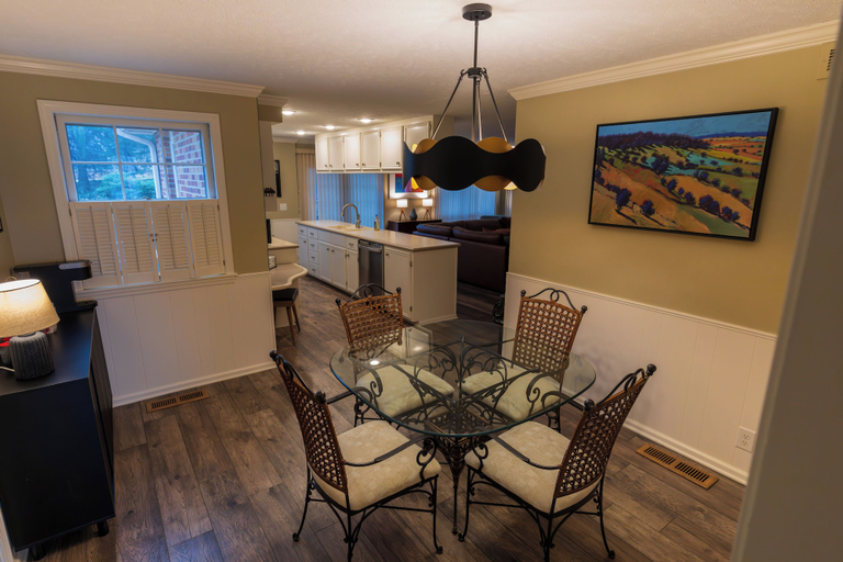 Dining 3, The Cunningham, Saline
