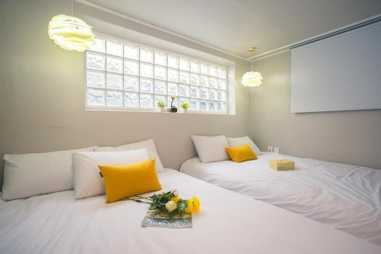 Room 4, Stay Solar, Songpa
