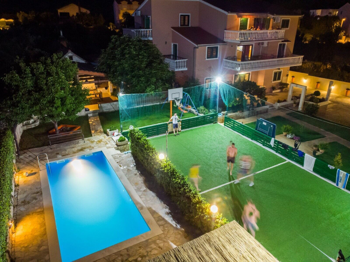 Others 5, Apartments Mirko, Seget