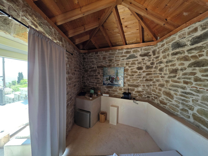 Interior, En kanalion, Thessaly