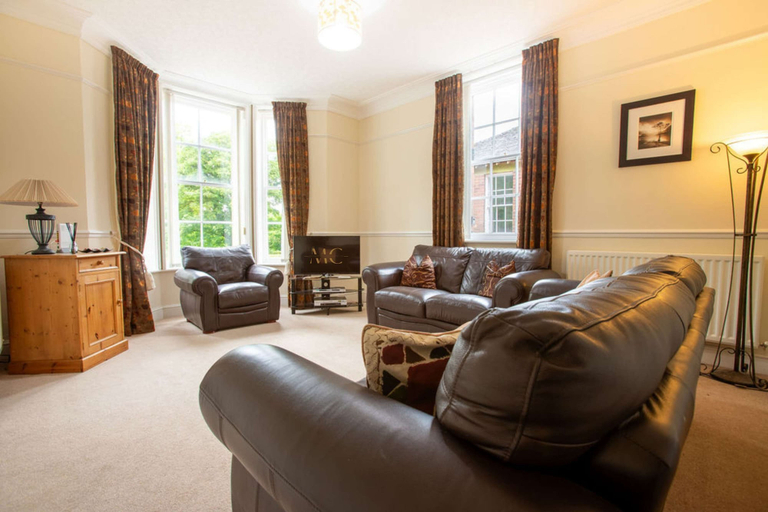 Room 4, Spacious Historic Home In Cockermouth With Parking, Cumbria
