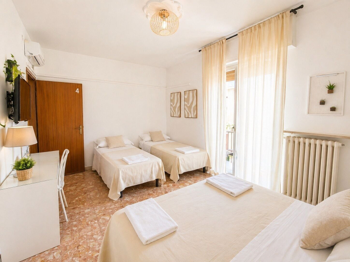 Bedroom 2, b&b Maricla', Verona