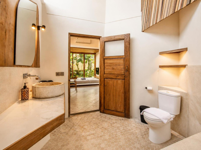 Bathroom 4, Stylish 1BR Villa With Pool, 800m to Canggu Beach, Badung