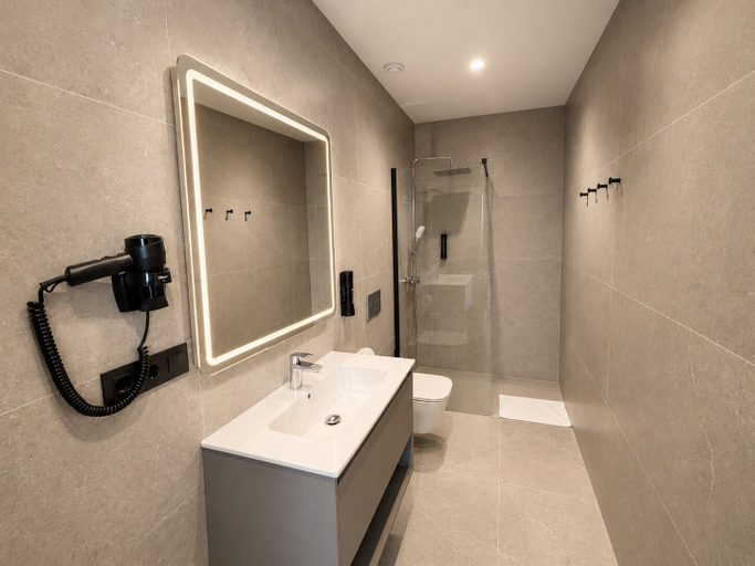 Bathroom 5, OMO STAYS Pinada Park, Alicante