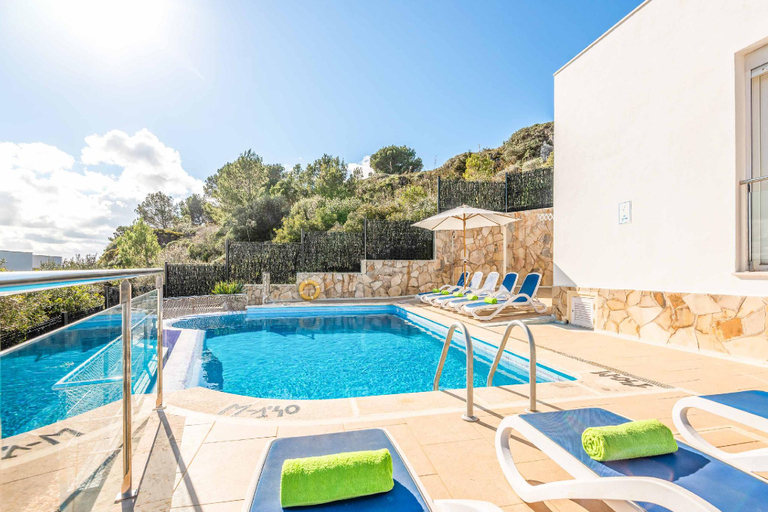 Others 2, Villa Gill, Baleares