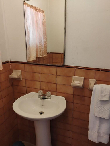 2, BV MOTEL, Clark