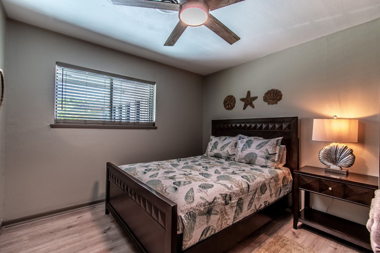 Room 2, Water View, Ocean Drive Retreat Awaits, Nueces
