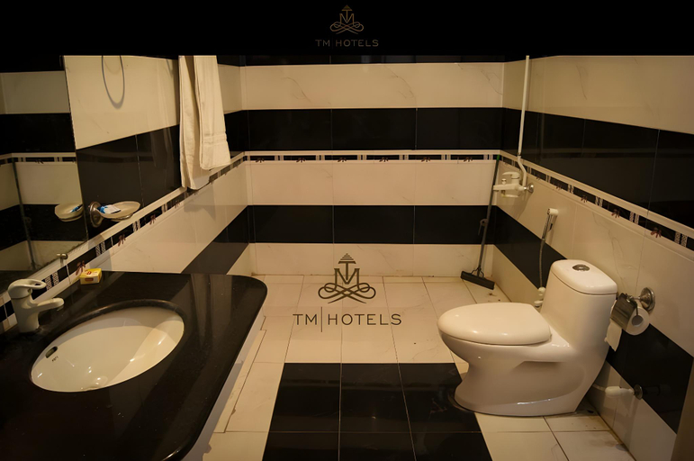 4, Shelton Hotel Kalma Chowk Lahore, Lahore