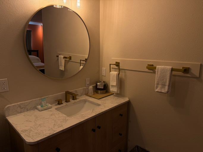 Bathroom 5, Boulder Twin Lakes Inn, Boulder