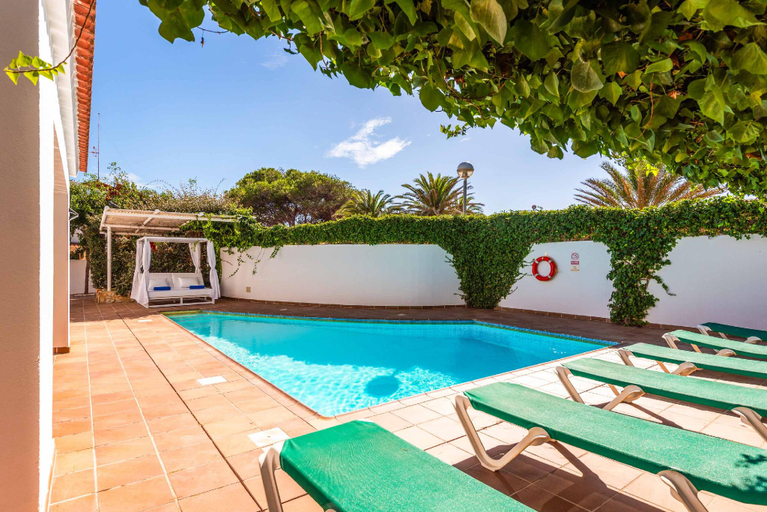 Others 4, Villa Raquel Bosch, Baleares